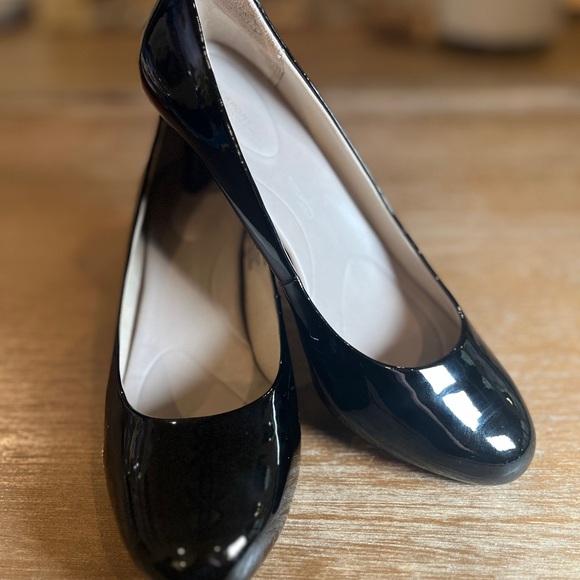 Rockport Black Patent Leather Heel Pumps small internal platform - Picture 9 of 10